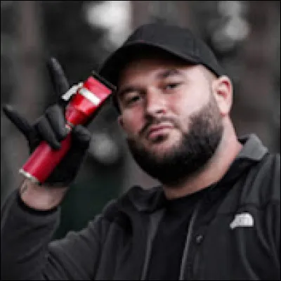 Est-il coiffé par Hairtist Paris ?