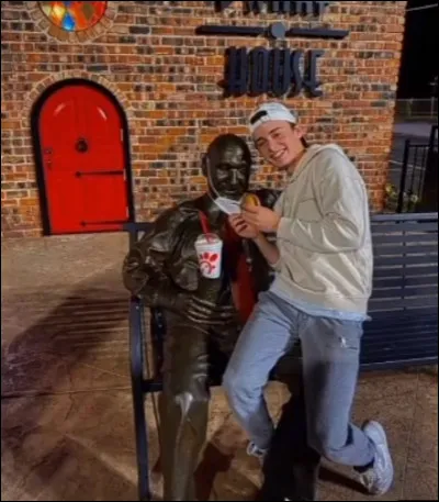 Comment s'appelle sa m&egrave;re