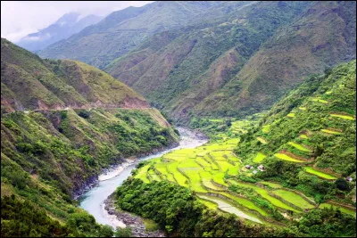 C'est la plus grande île des Philippines avec plus de 100 000 kilomètres carrés et près de 50 millions d'habitants :