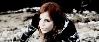 Complétez : 
"Trotz finst're Nacht, stets..."