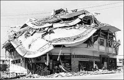 Quelle ville du Maroc est durement frappée le 29 février 1960 ?