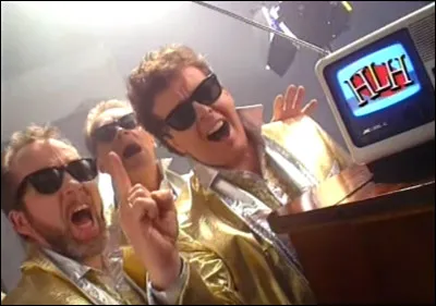 Complétez : 
"Töfra, ennþá yfir tímans..."