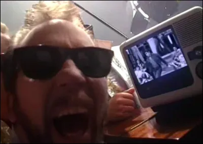 Complétez : 
"Læðast, aftur horfnir dagar inn til..."