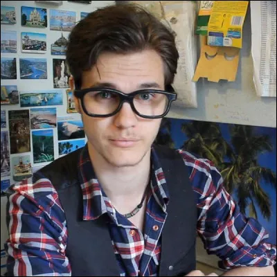 Quel est le titre de sa première vidéo ?