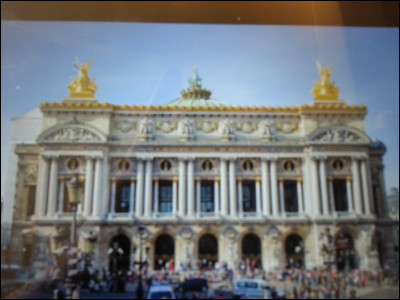 Le palais Garnier est :
