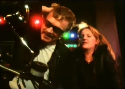 Complétez : 
"Titrar og skelfur allt..."