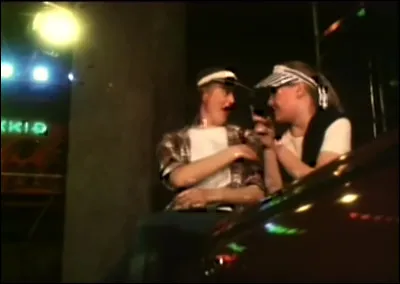 Complétez : 
"Sú sem hann elskar í..."