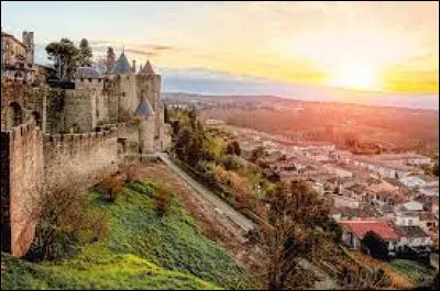 Où se situe Carcassonne ?