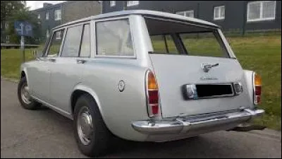 Quel est ce break dont la fenêtre arrière possède un couvercle de coffre abattant et une vitre arrière escamotable ?