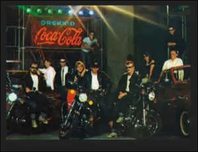 Complétez : 
"Að þetta er..."