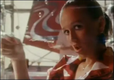 Complétez : 
"Hún minnti mig á Brendu..."