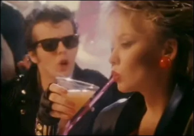 Complétez : 
"Því trúðu mér ég dái..."