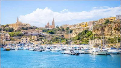 Cette île de l'archipel maltais, vaste de 67 km² et peuplée de 32 000 habitants, située au nord-ouest de l'île principale, c'est ...