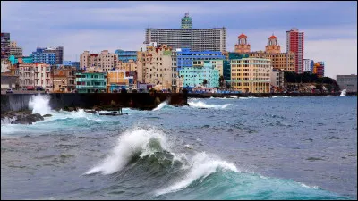 C'est la plus grande île des Antilles, longue de 1200 km et vaste de 100 000 km² :