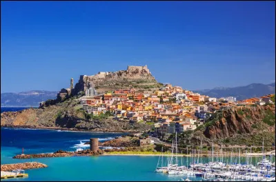 C'est la seconde île de la Méditerranée avec 24 000 km² et 1,6 million d'habitants :