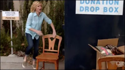 Toujours dans la saison 7, quel est le surnom de Claire, quand elle fait le ménage ?