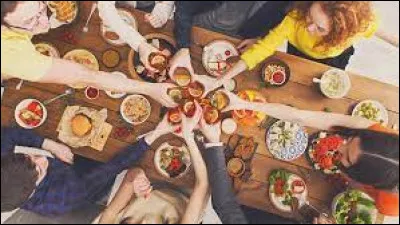 Préfères-tu manger seul(e) ou en famille ?