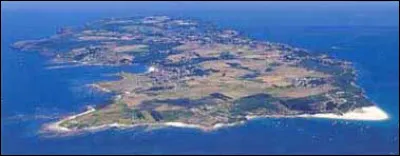 Située dans la partie nord du golfe de Gascogne, face à Lorient, de quel département fait partie l'île de Groix ?