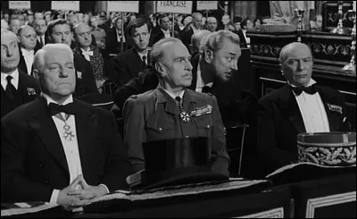 Dans "Les Grandes Familles", qui est Lucien Maublanc, le cousin oisif ?