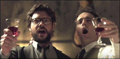 Berlin et Sergio chantent une chanson autour d'une table avant le braquage. Quel est son titre ?