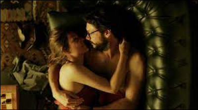 En rencontrant Raquel, le Professeur prend une fausse identit&eacute;. Comment pr&eacute;tend-il s'appeler ?