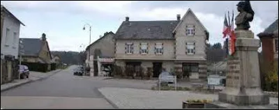 Nous sommes en Nouvelle-Aquitaine, à Sérandon. Village à la confluence de la Dordogne et de la Sumène, il se situe dans le département ...