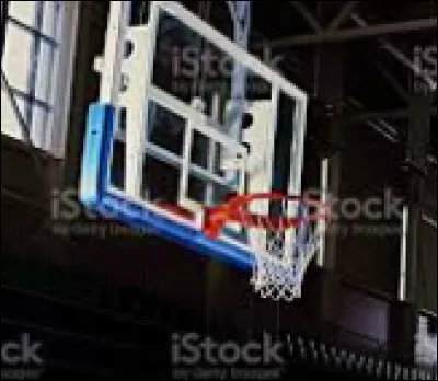 À quelle hauteur réglementaire est le panier de basket ?