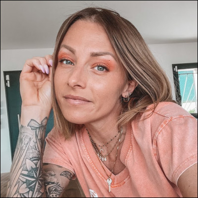 En plus de YouTube, sur quels réseaux sociaux est Roxane ?