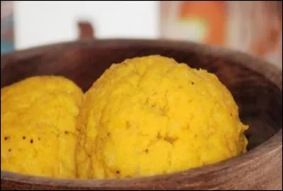 ''Le foutou banane'' est consommé au Centre et à l'Est d'un pays dont la capitale économique est Abidjan. Il est donc...