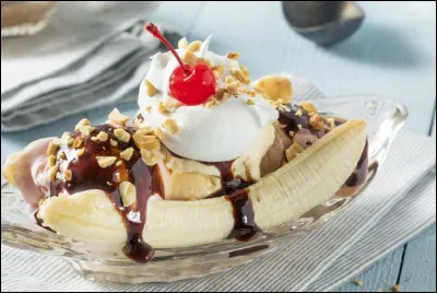 En parlant de ''banana split'' quel parfum de glace n'entre PAS traditionnellement dans la recette de ce dessert en France ?