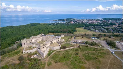 Cette grande île du sud-ouest de la mer Baltique s'étire sur 137 km le long de la côte sud-est de la Suède.