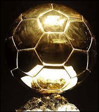 Parmi ces 23 joueurs sélectionnés par la FIFA figure le futur ballon d'or 2013. Quatre français ont déjà remporté cette prestigieuse récompense. Laquelle de ces stars françaises ne figure pas au palmarès du Ballon d'or ?