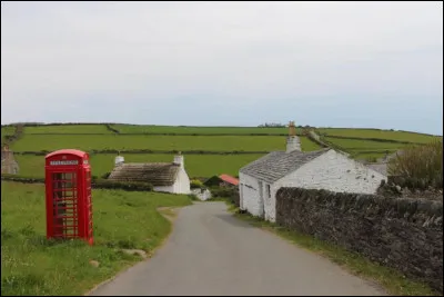 Cette île de 572 km² est située dans la mer dIrlande, entre les côtes dÉcosse, dAngleterre, et dIrlande :