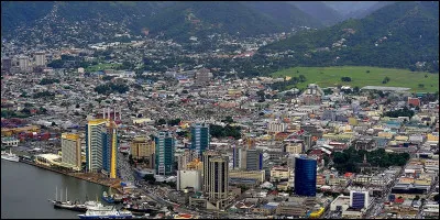 Cette île du sud-est des Antilles, de 4 700 km² et 1,7 million d'habitants, est située à proximité du Venezuela :