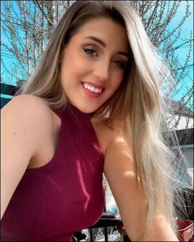 Dans quel pays habite-t-elle ?