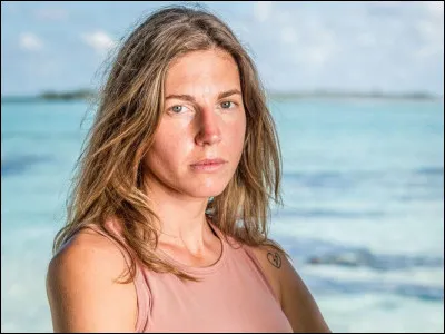 Qu'est-ce que Coumba veut-elle récupérer auprès d'Alix et d'Alexandra ?