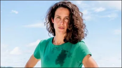 À qui Clémence donne-t-elle son collier après avoir remporté l'épreuve d'immunité lors de la réunification ?