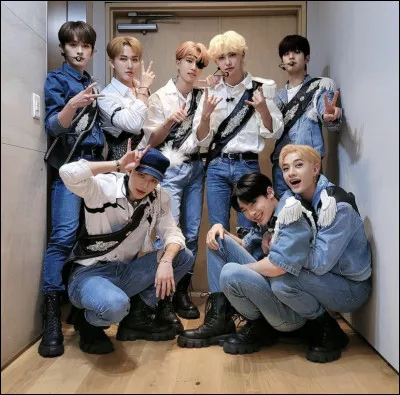 Quelle est la date des débuts officiels de Stray Kids ?