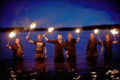 Complétez : 
"Leitar að opinni..."