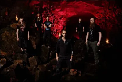 Complétez : 
"Sem heldimmur leggst yfir..."