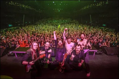 Complétez : 
"Þó að veður..."