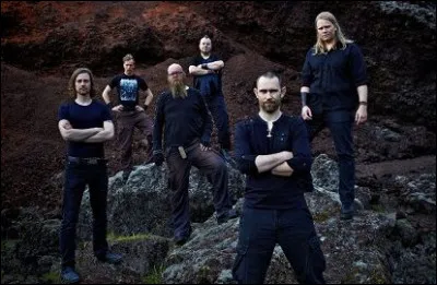 Complétez : 
"Meðan höfum við nokkurn..."