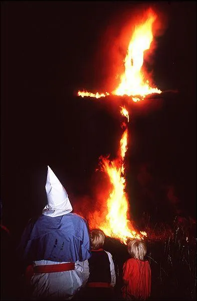 Histoire : Le sigle KKK dsigne le Ku Klux Klan, organisation raciste prnant la suprmatie blanche. Le KKK a t fond en :