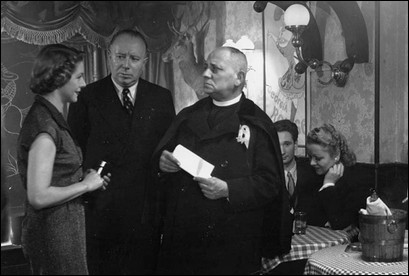 Quel grand acteur joue le rôle d'un prédicateur dans le film "Minuit… Quai de Bercy" sorti en 1953 ?