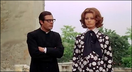 Qui est le réalisateur du film "La Femme du prêtre" avec Marcello Mastroianni et Sophia Loren ?