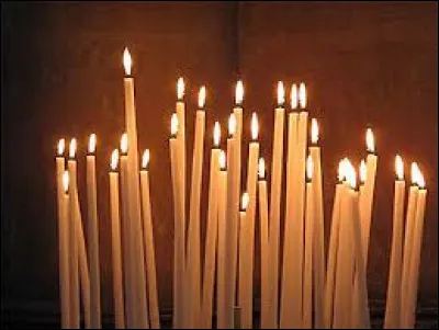 Où allume-t-on habituellement un cierge ?