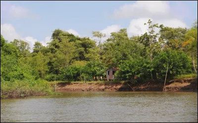 Dans quel pays se trouve l'île de Marajó, 40 000 km² ?