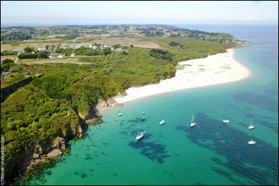 Île bretonne de 14 km², située au large de la côte du Morbihan :