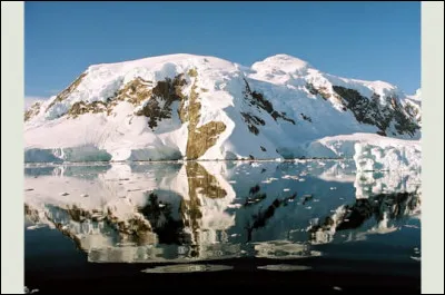 Où se trouve l'île Berkner, appelée aussi île Hubley, vaste de 43 000 km² ?