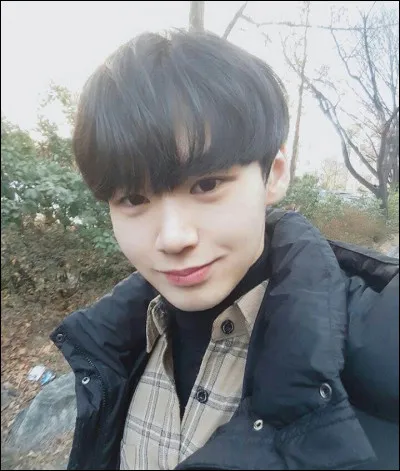 Comment s'appellait le neuvième membre d'Ateez présenté par l'agence ?